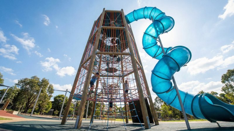 Sky High Rope Climbing Tower With Tube Slide