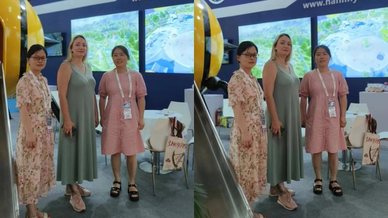 Hanlin Amusement staff posing with international client at Beijing exhibition