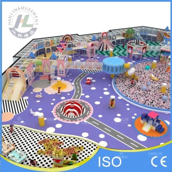 Elevated Transparent Tunnel and Central Ball Pit