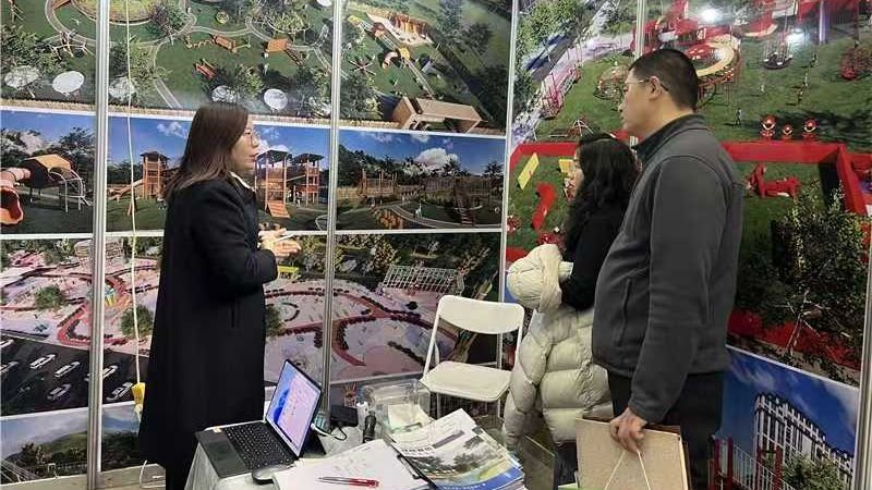 Explaining outdoor playground designs for scenic areas