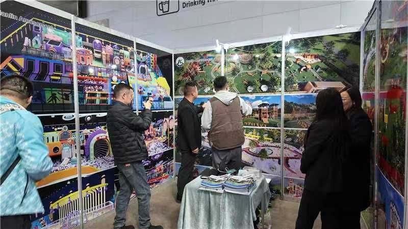 Reviewing comprehensive play solutions at the exhibition